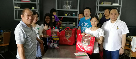 迎國(guó)慶祝中秋，燦源裝飾給員工一點(diǎn)心意