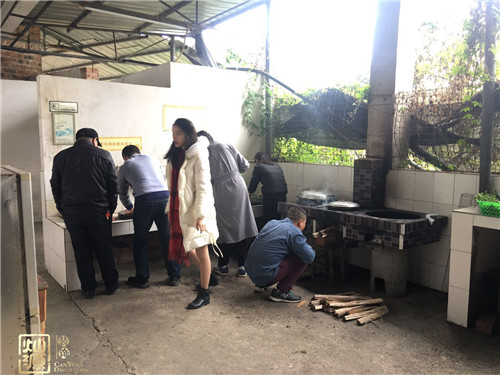 南寧裝修公司-動(dòng)手做飯