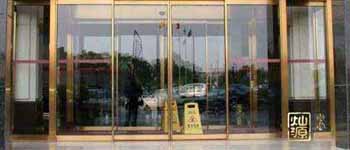 現(xiàn)在會(huì)所裝修都用這種門，耐用又好看，后悔沒聽設(shè)計(jì)師的話