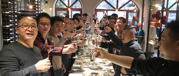 超越夢想 ，共創(chuàng)輝煌！燦源裝飾成功舉辦2019新春年夜飯活動