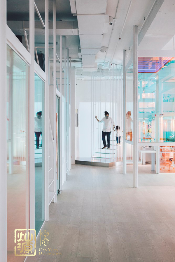 現(xiàn)代簡約辦公室裝修設計