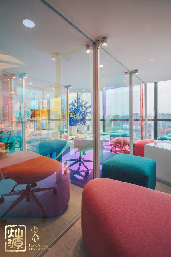 現(xiàn)代簡約辦公室裝修設計