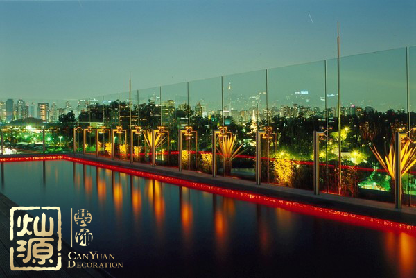 全球首個無邊泳池即將開建 屋頂泳池或?qū)⒊蔀槁玫晷聦? /> 
</p>
<p style=