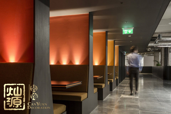 國外廣告公司裝修效果 展示工業(yè)風與媒體元素的天生兼容