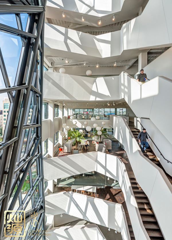 英孚教育外教吸毒 腦洞一下英孚外教這么干的原因