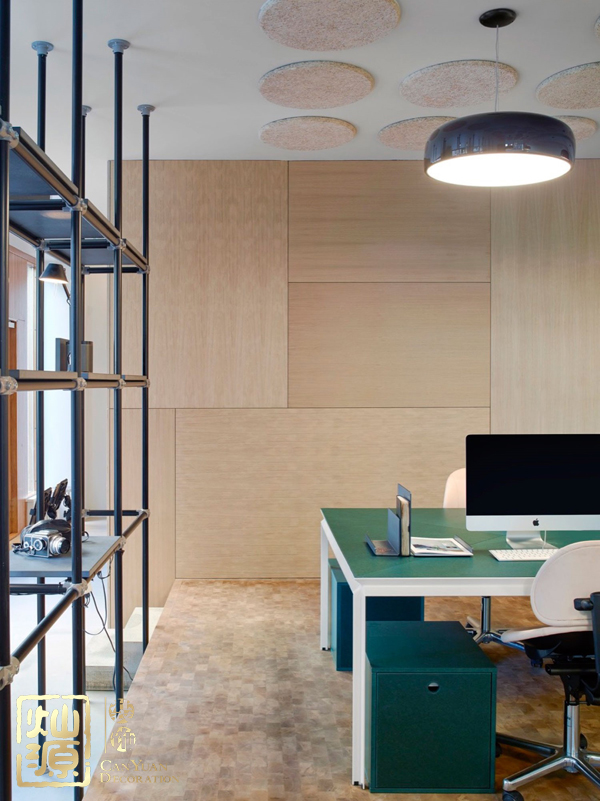 小面積辦公室怎么布置？瑞典設(shè)計(jì)師教你打造高利用率的垂直空間