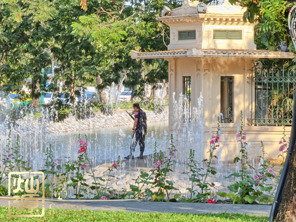 泰國(guó)國(guó)王公開(kāi)納妃 【多圖】扒一扒你不知道的泰國(guó)國(guó)王貴妃居住王宮照片