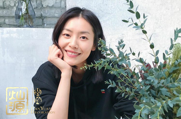 劉雯終止蔻馳合作回應(yīng)蔻馳辱華 【多圖】開扒蔻馳辱華事件及模特劉雯生平