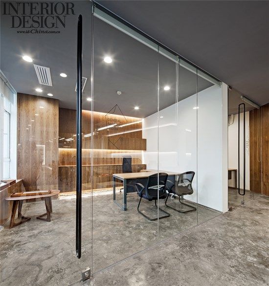 這樣小型辦公室設(shè)計(jì)，空間就像被放大鏡放大了一樣