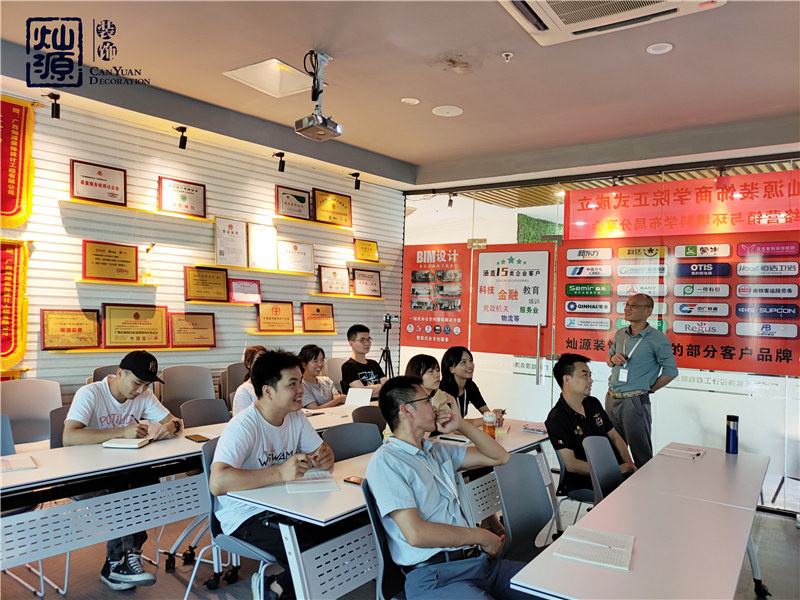 南寧辦公室裝修公司真實質(zhì)量—燦源裝飾員工培訓(xùn) 南寧辦公室裝修公司真實質(zhì)量—燦源裝飾員工培訓(xùn)